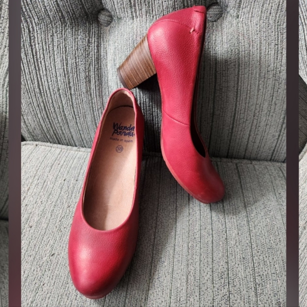 Wanda Panda Red Pumps.